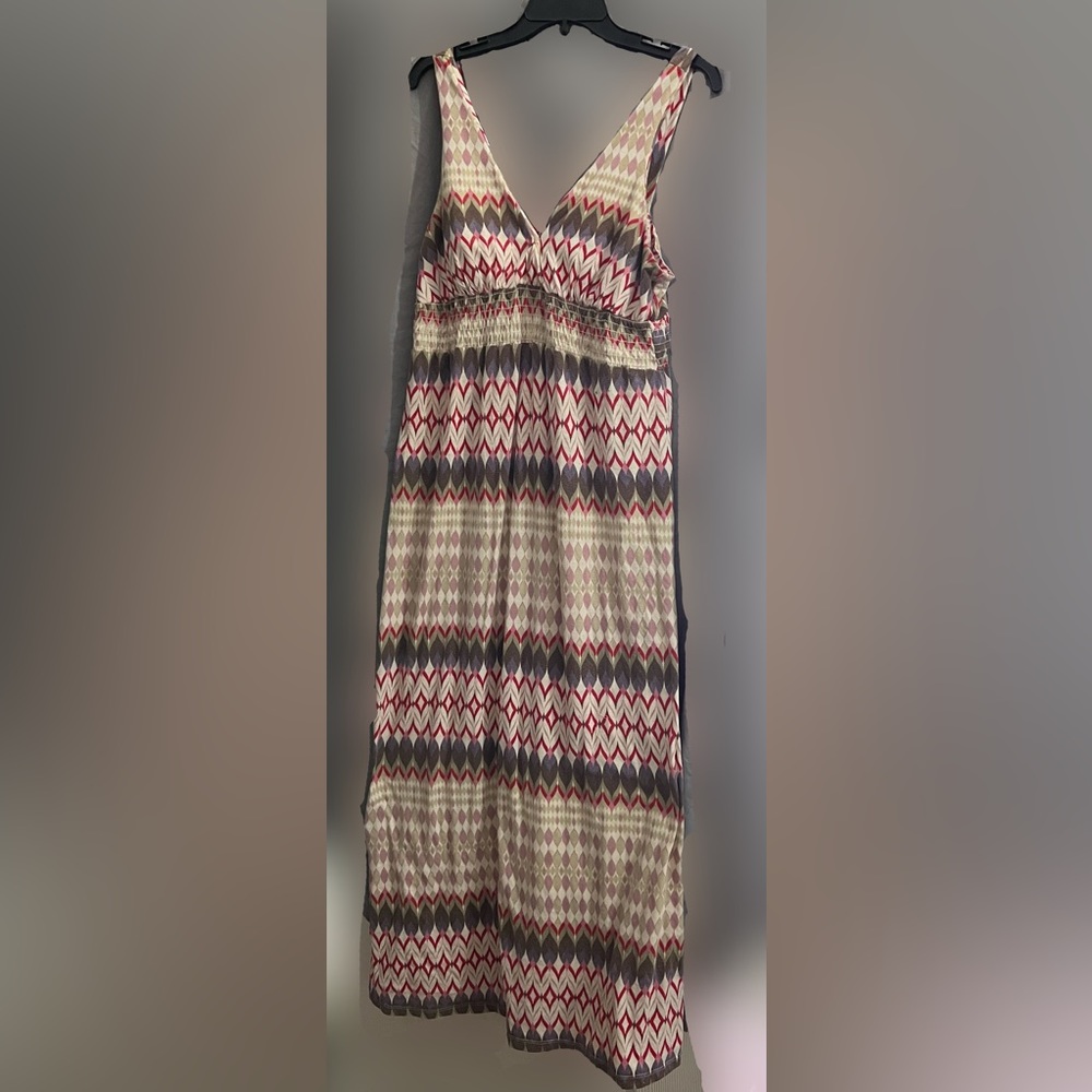 SLEEVELESS, STRETCHY, MULTI-COLORED, V-NECK DRESS